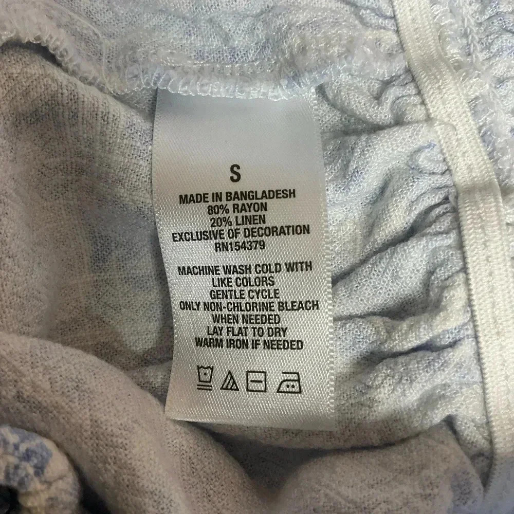 Woman’s aeropostale crop - Picture 3 of 5